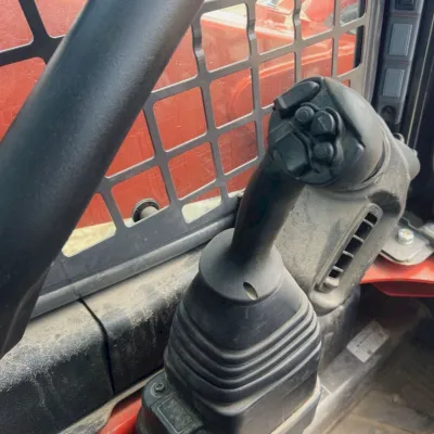2022 Kubota SSV75 thumbnail