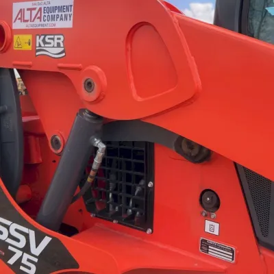 2022 Kubota SSV75 thumbnail