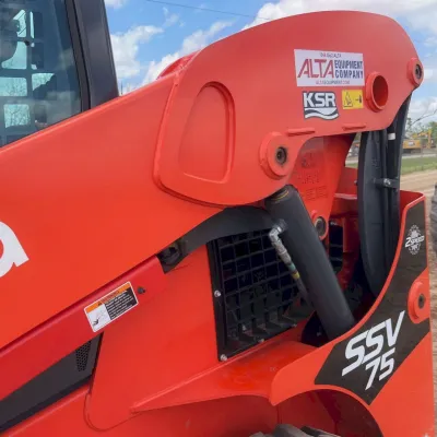 2022 Kubota SSV75 thumbnail