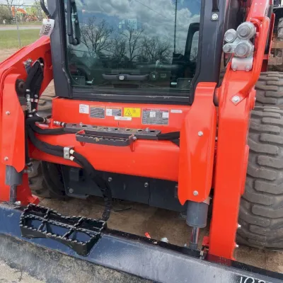 2022 Kubota SSV75 thumbnail