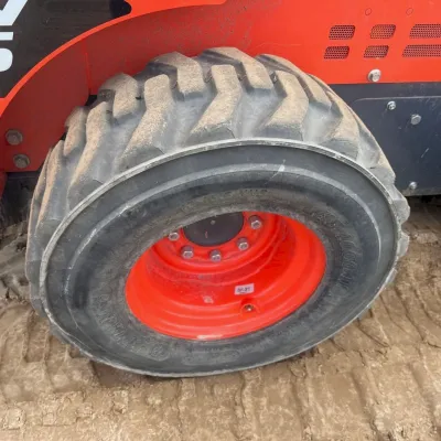 2022 Kubota SSV75 thumbnail