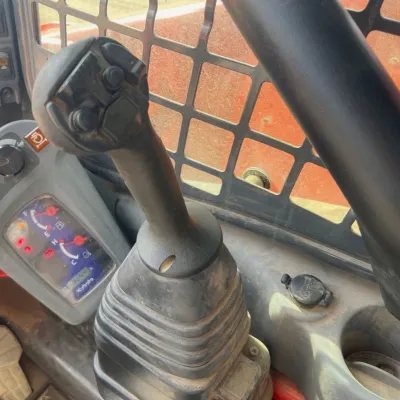 2022 Kubota SSV75 thumbnail