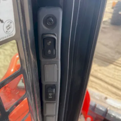 2022 Kubota SSV75 thumbnail