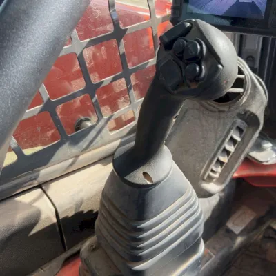 2022 Kubota SSV75 thumbnail