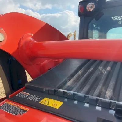 2022 Kubota SSV75 thumbnail