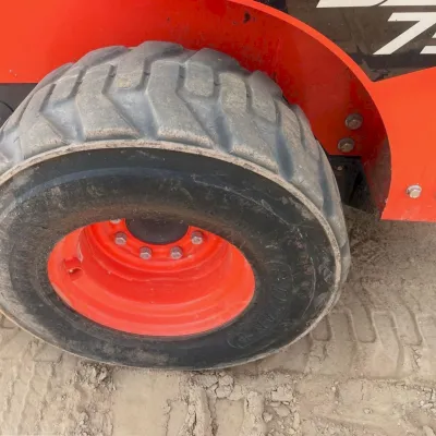 2022 Kubota SSV75 thumbnail