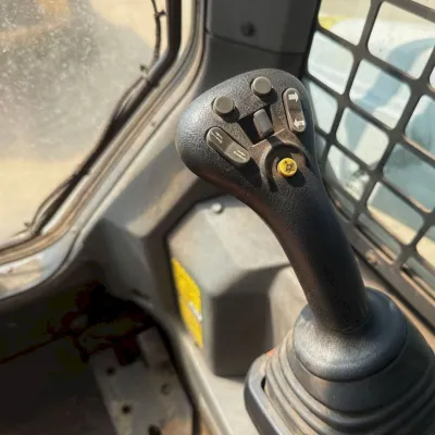 2020 Bobcat T76 thumbnail