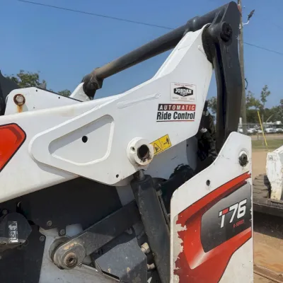 2020 Bobcat T76 thumbnail